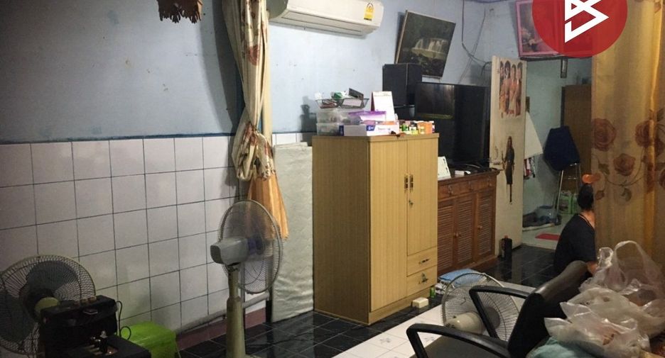 For sale 1 bed townhouse in Mueang Samut Prakan, Samut Prakan
