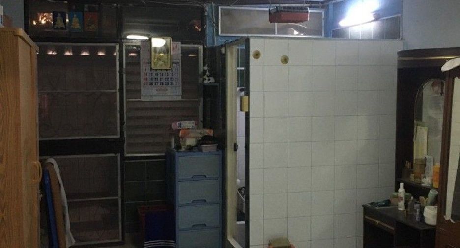 For sale 1 bed townhouse in Mueang Samut Prakan, Samut Prakan