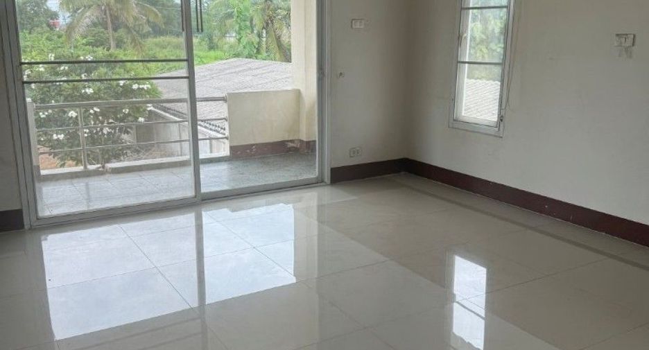 Casa en alquiler y en venta de 3 habitaciones en Mueang Lamphun, Lamphun