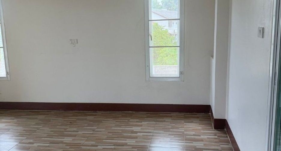 Casa en alquiler y en venta de 3 habitaciones en Mueang Lamphun, Lamphun