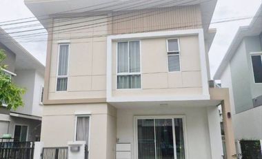 Casa en venta de 4 habitaciones en Phutthamonthon, Nakhon Pathom