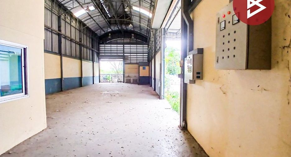 Local comercial en alquiler y en venta de 4 habitaciones en Mueang Samut Prakan, Samut Prakan