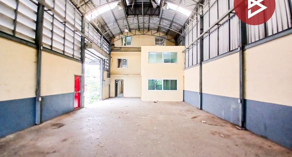 Local comercial en alquiler y en venta de 4 habitaciones en Mueang Samut Prakan, Samut Prakan