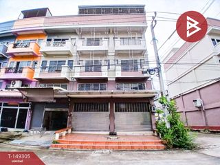Local comercial en alquiler y en venta de 4 habitaciones en Mueang Samut Prakan, Samut Prakan