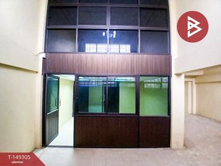 Local comercial en alquiler y en venta de 4 habitaciones en Mueang Samut Prakan, Samut Prakan