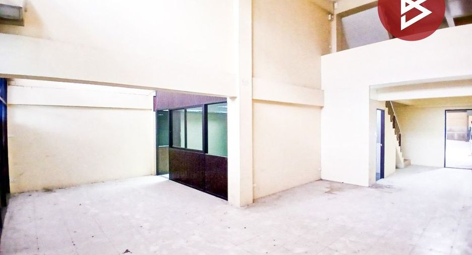 Local comercial en alquiler y en venta de 4 habitaciones en Mueang Samut Prakan, Samut Prakan
