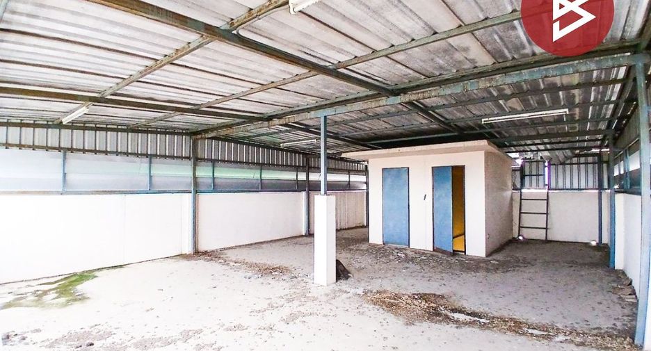 Local comercial en alquiler y en venta de 4 habitaciones en Mueang Samut Prakan, Samut Prakan