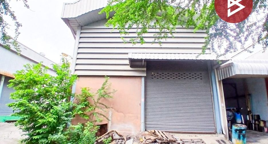 Local comercial en alquiler y en venta de 4 habitaciones en Mueang Samut Prakan, Samut Prakan
