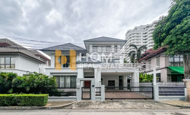 For sale 4 bedrooms house in Wang Thonglang, Bangkok