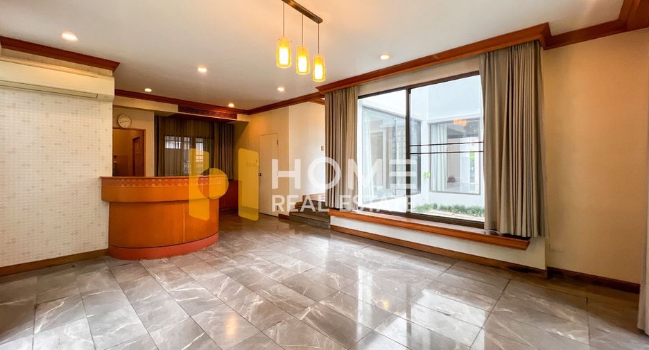 For sale 4 bedrooms house in Wang Thonglang, Bangkok