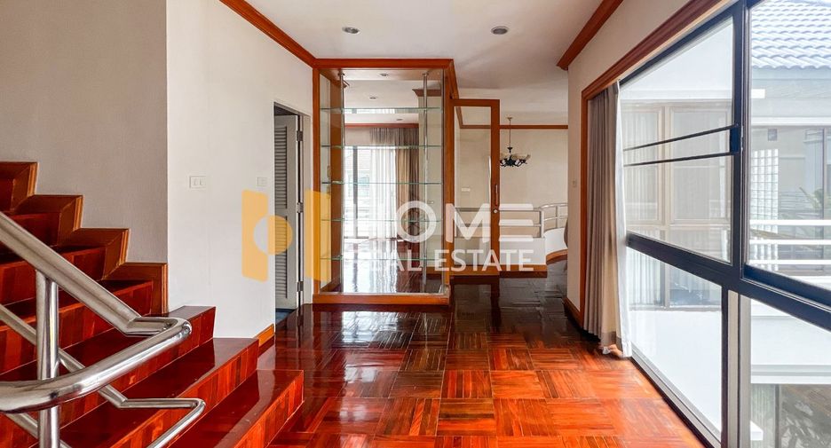 For sale 4 bedrooms house in Wang Thonglang, Bangkok