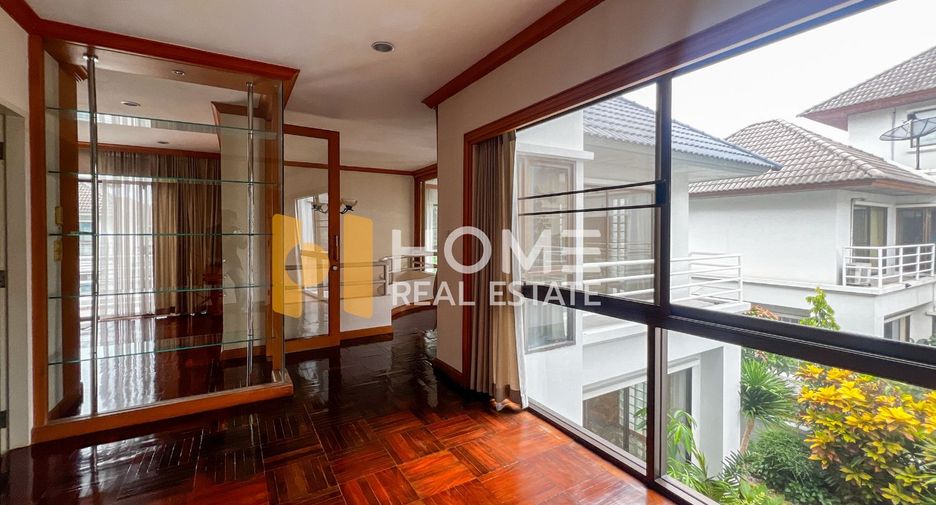 For sale 4 bedrooms house in Wang Thonglang, Bangkok