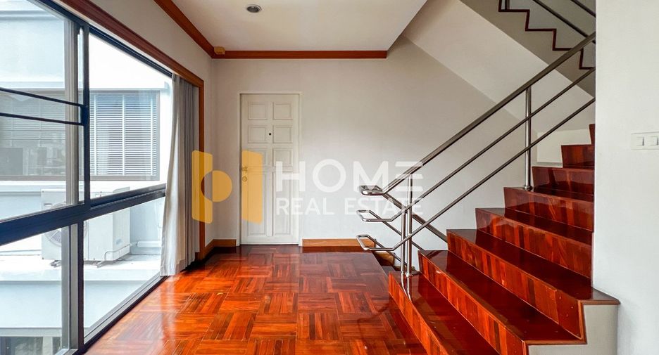 For sale 4 bedrooms house in Wang Thonglang, Bangkok