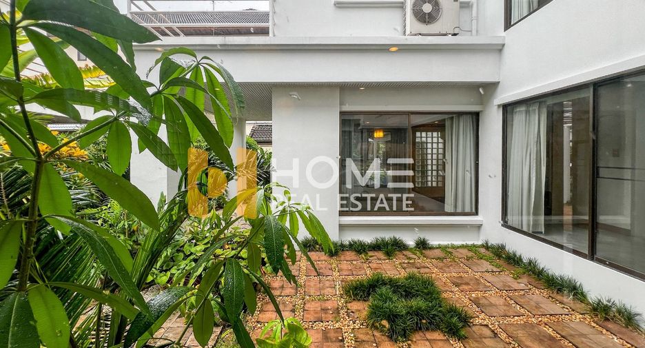 For sale 4 bedrooms house in Wang Thonglang, Bangkok