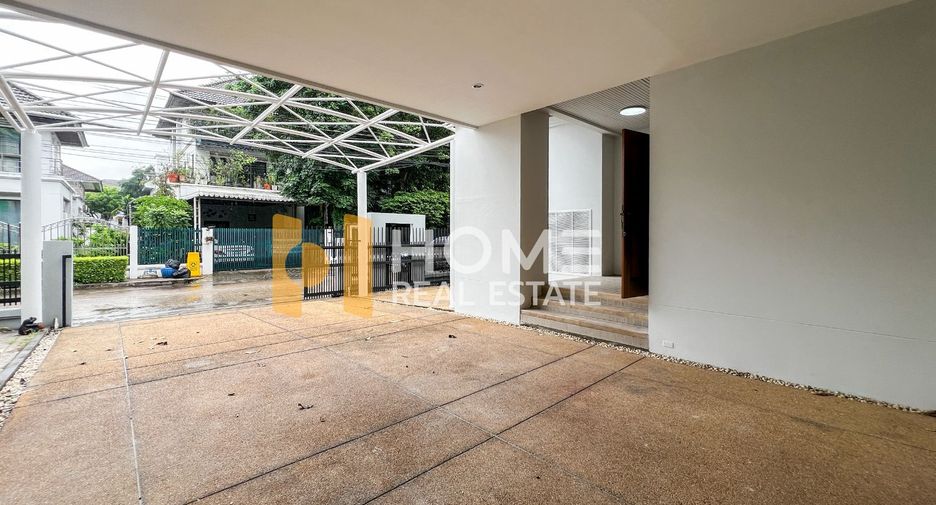 For sale 4 bedrooms house in Wang Thonglang, Bangkok