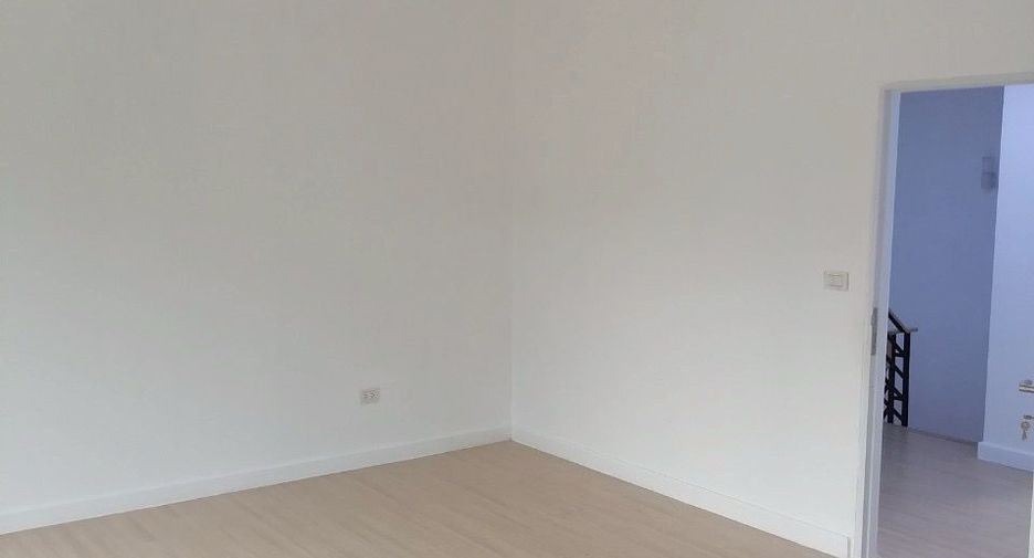 Reihenhaus zum Kauf mit 3 Zimmer in Bang Phli, Samut Prakan