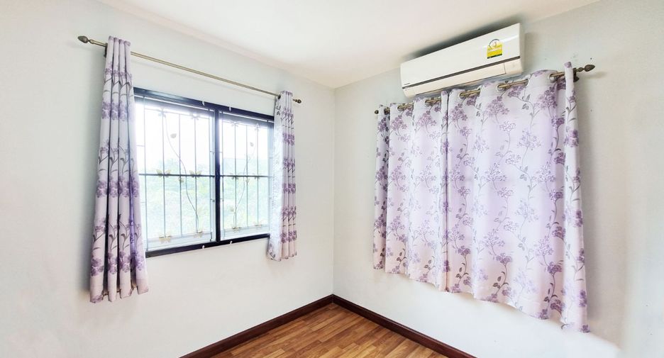 For rent 3 bedrooms townhouse in Suan Luang, Bangkok
