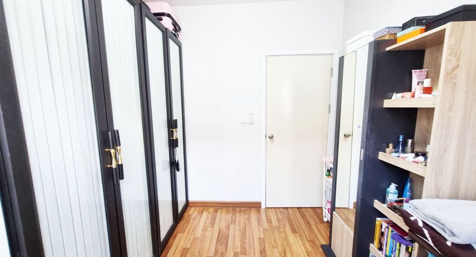 For rent 3 bedrooms townhouse in Suan Luang, Bangkok
