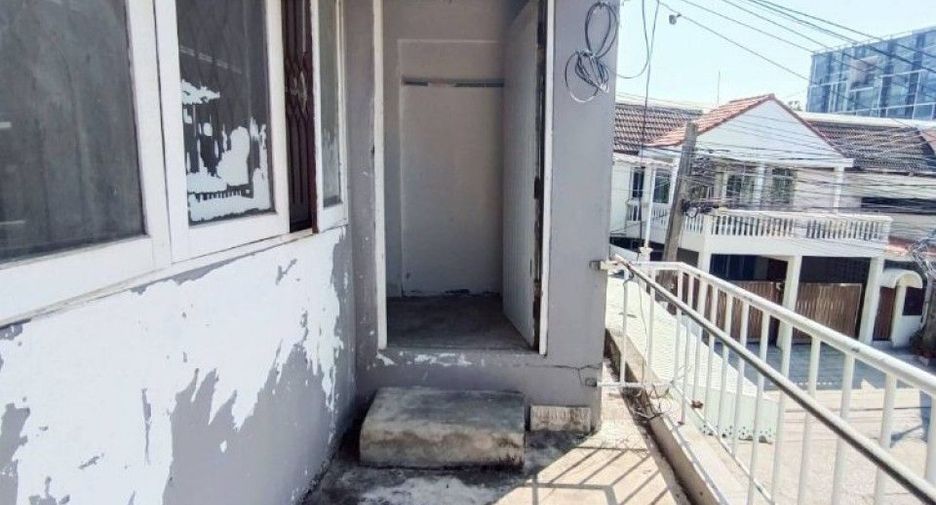 For rent and for sale 2 bedrooms townhouse in Bang Na, Bangkok