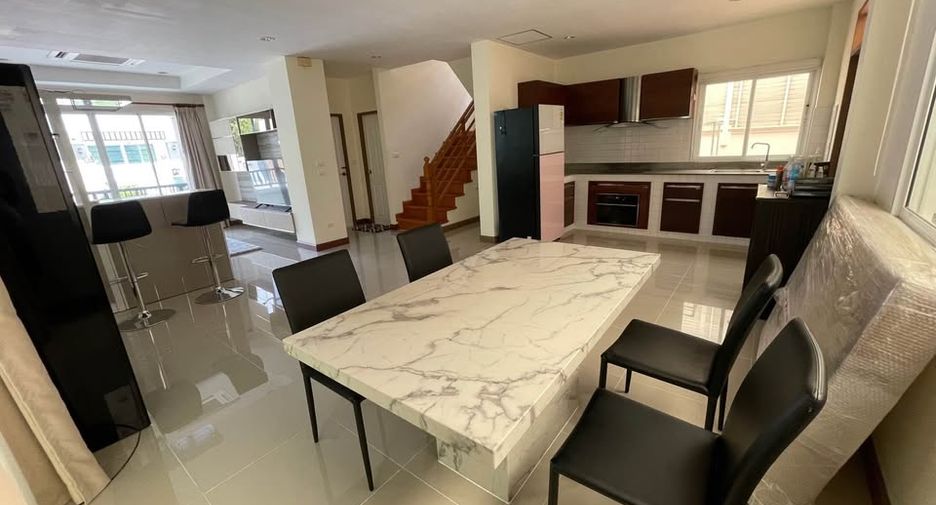 For rent 3 bedrooms villa in Bang Lamung, Chonburi