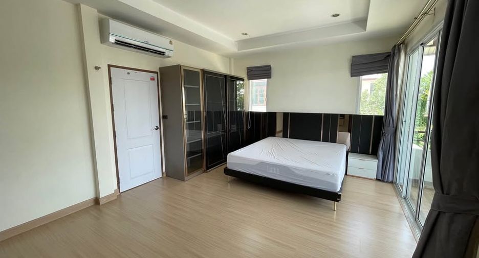 For rent 3 bedrooms villa in Bang Lamung, Chonburi