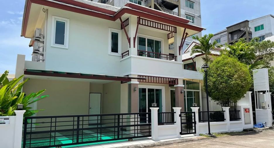 For rent 3 bedrooms villa in Bang Lamung, Chonburi