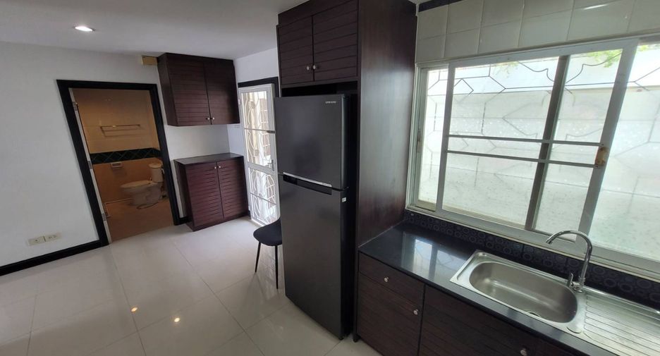 Wohnung zur Miete mit 2 Zimmer in Phra Khanong, Bangkok