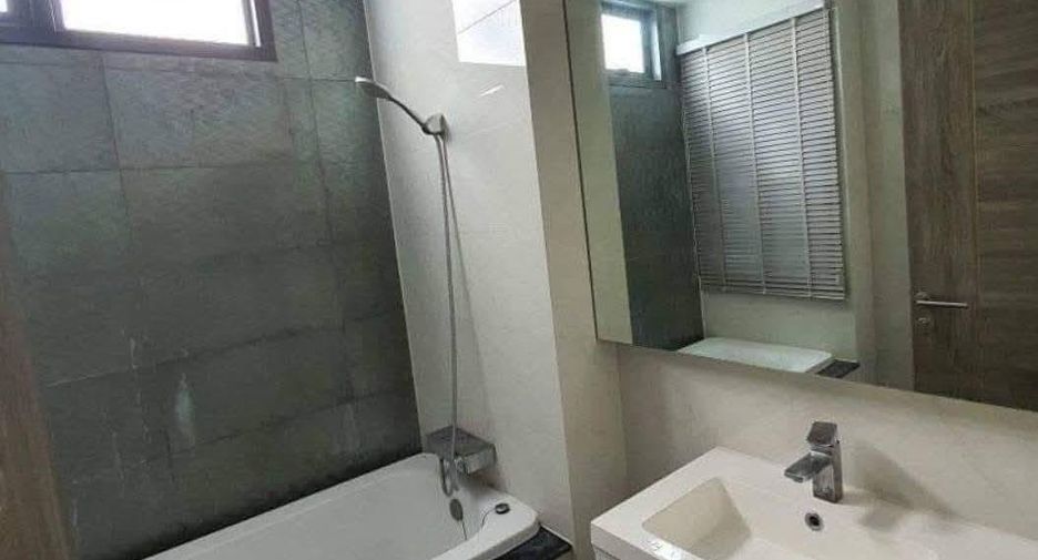 For rent そして for sale 2 ベッドルーム condo in Phra Khanong, Bangkok