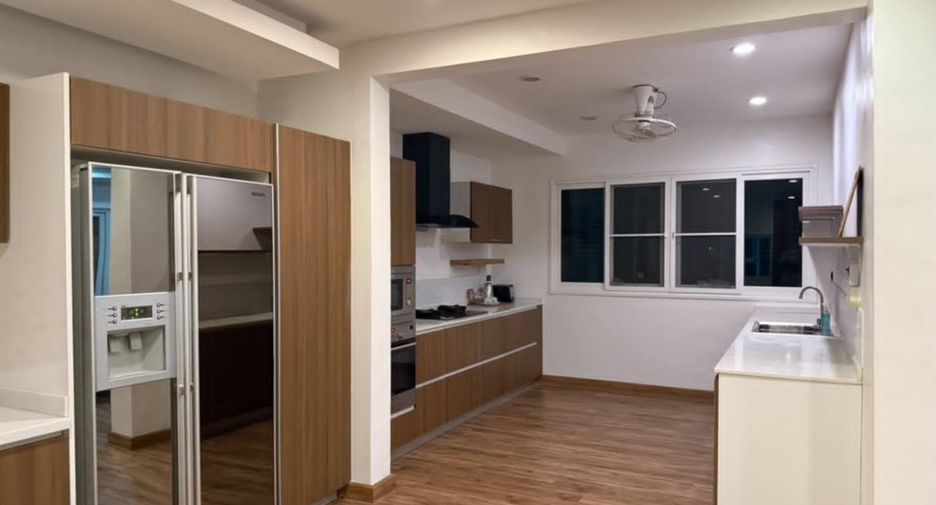 For rent and for sale 6 bedrooms house in Bang Lamung, Chonburi