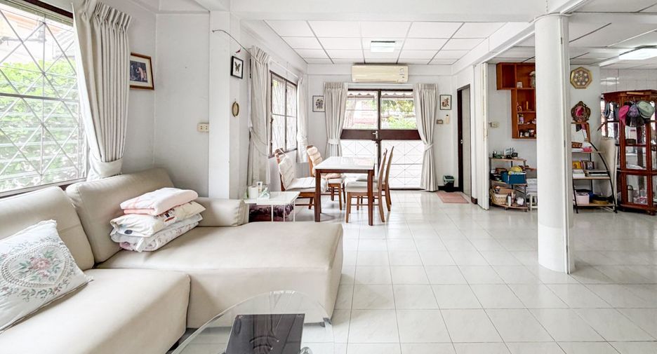 À vendre 3 chambres maison à Taling Chan, Bangkok