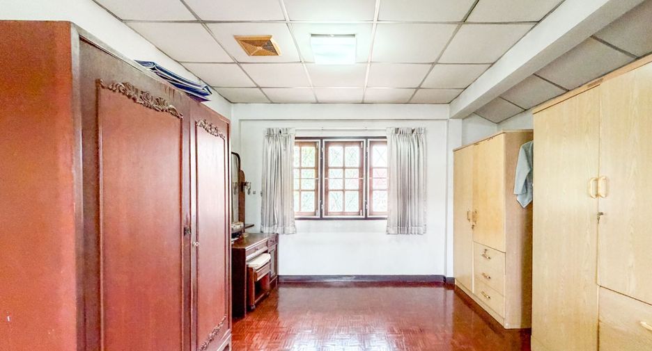 À vendre 3 chambres maison à Taling Chan, Bangkok