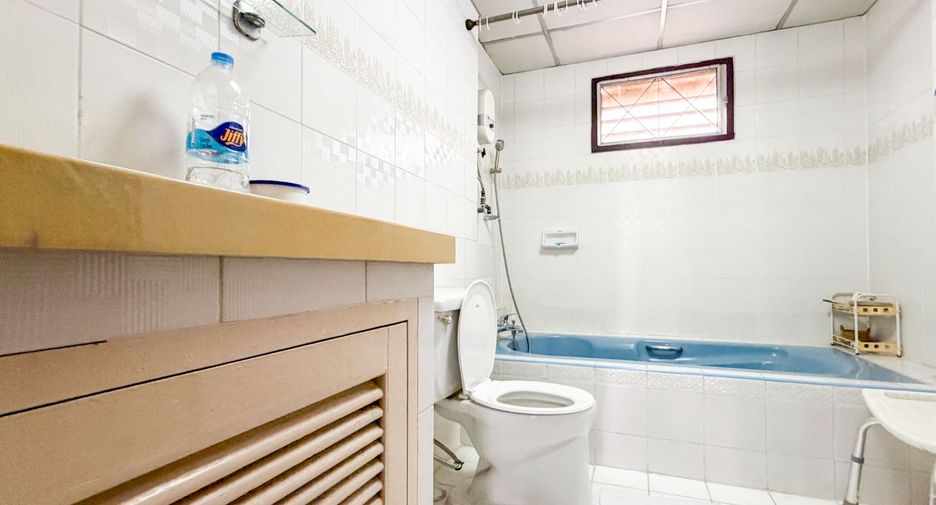 À vendre 3 chambres maison à Taling Chan, Bangkok