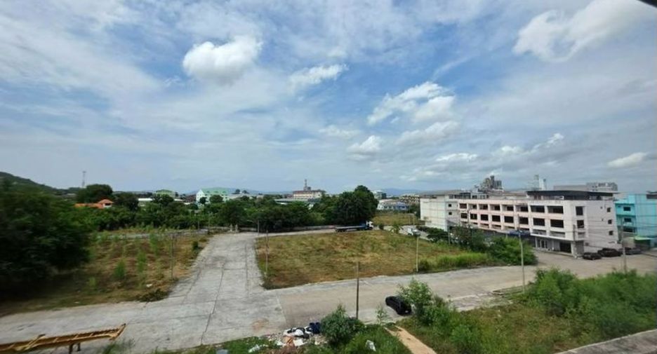 Local comercial en venta de 1 habitaciones en Si Racha, Chonburi