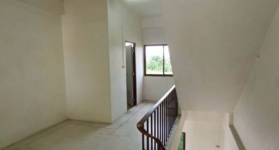Local comercial en venta de 1 habitaciones en Si Racha, Chonburi
