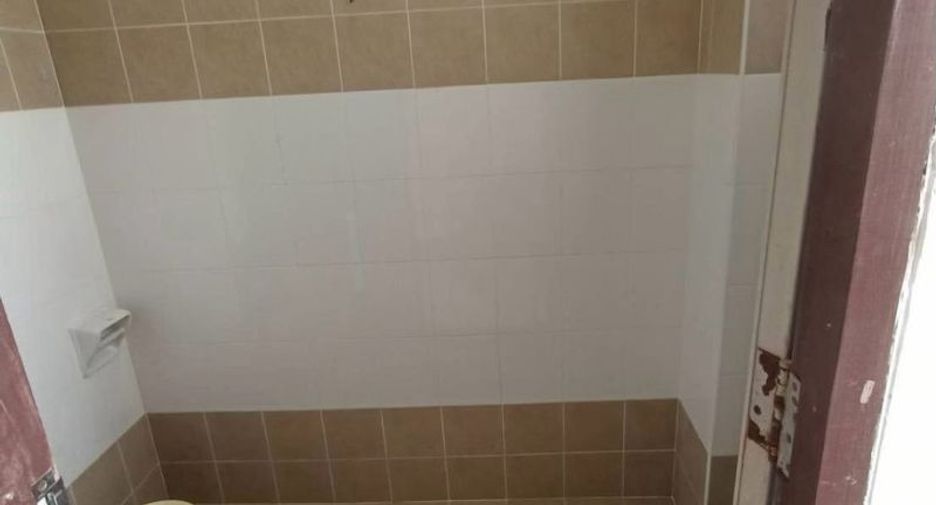 Local comercial en venta de 1 habitaciones en Si Racha, Chonburi