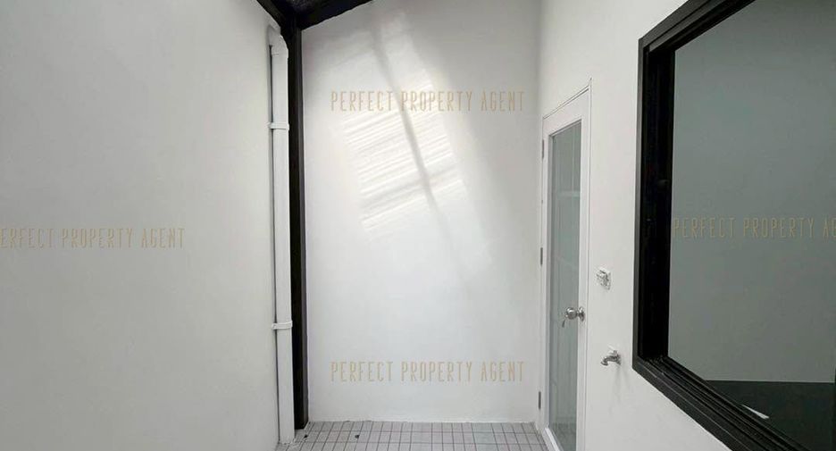 For sale 2 bedrooms townhouse in Don Mueang, Bangkok