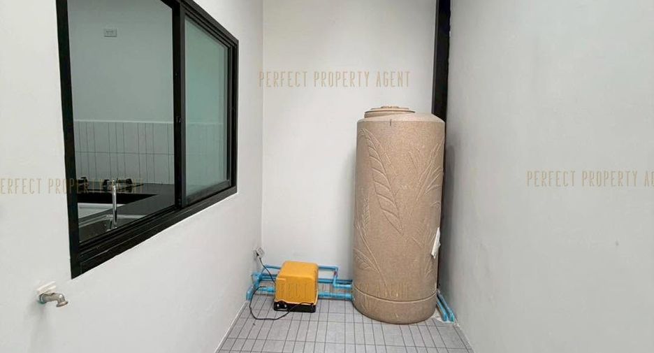 For sale 2 bedrooms townhouse in Don Mueang, Bangkok