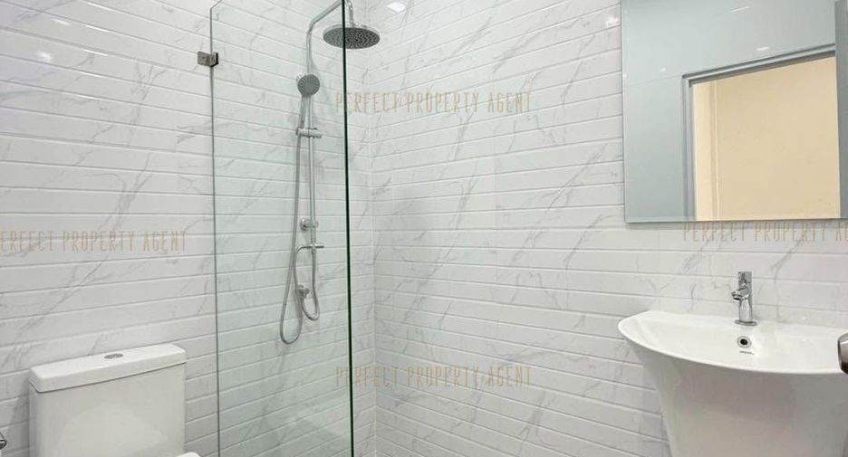For sale 2 bedrooms townhouse in Don Mueang, Bangkok