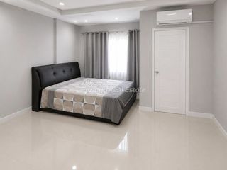 For sale 2 ベッドルーム townhouse in Bang Lamung, Chonburi