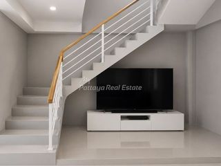 For sale 2 ベッドルーム townhouse in Bang Lamung, Chonburi
