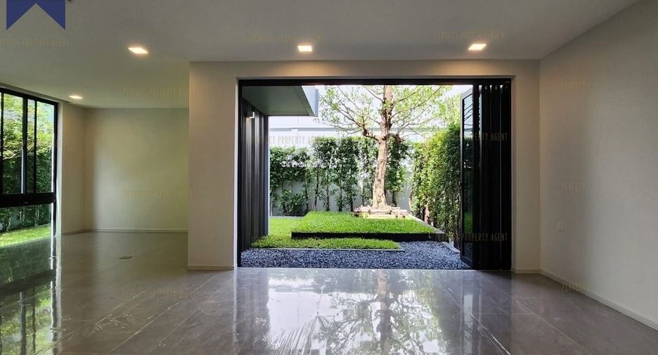 For sale 4 bedrooms house in Saphan Sung, Bangkok