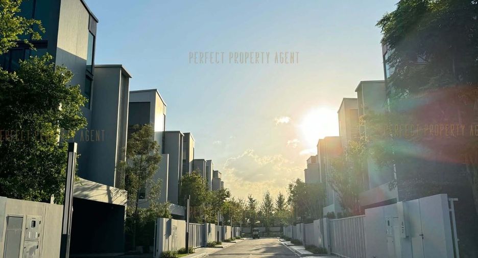 For sale 4 bedrooms house in Saphan Sung, Bangkok