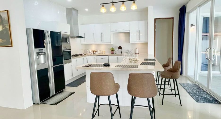 For rent 4 bedrooms villa in Bang Lamung, Chonburi
