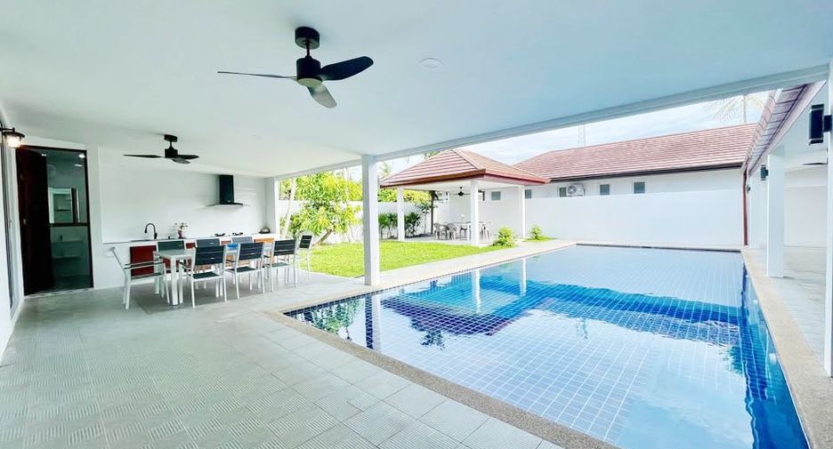 For rent 4 bedrooms villa in Bang Lamung, Chonburi