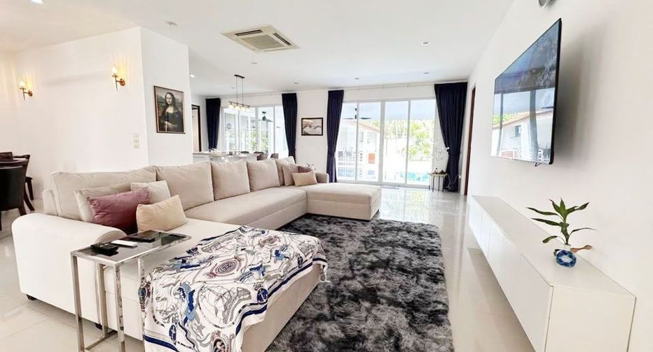 For rent 4 bedrooms villa in Bang Lamung, Chonburi