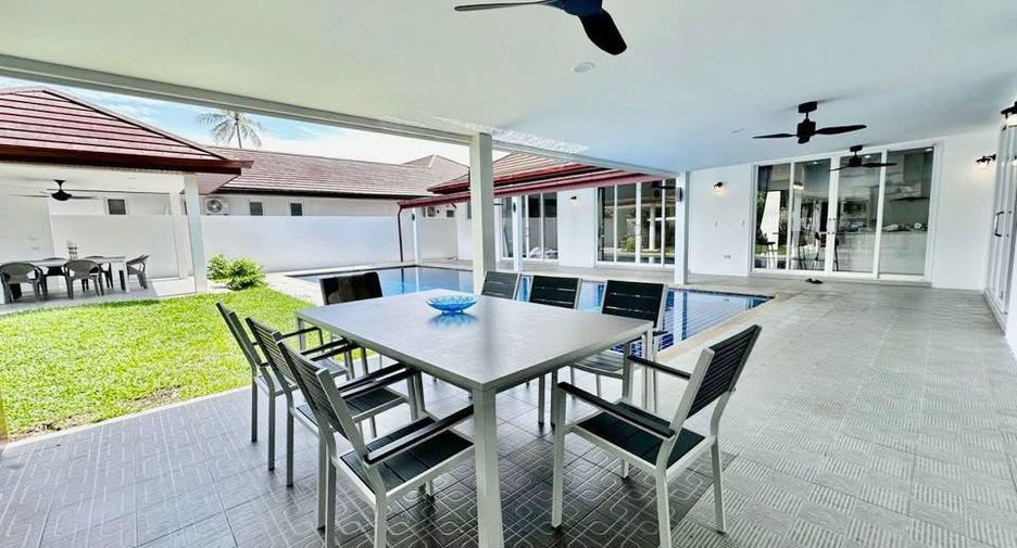 For rent 4 bedrooms villa in Bang Lamung, Chonburi