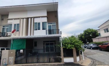 À vendre 3 chambres maison de ville à Sai Mai, Bangkok