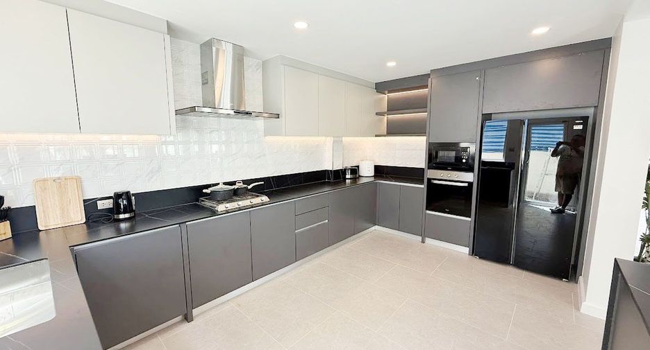 For rent 5 bedrooms villa in Bang Lamung, Chonburi