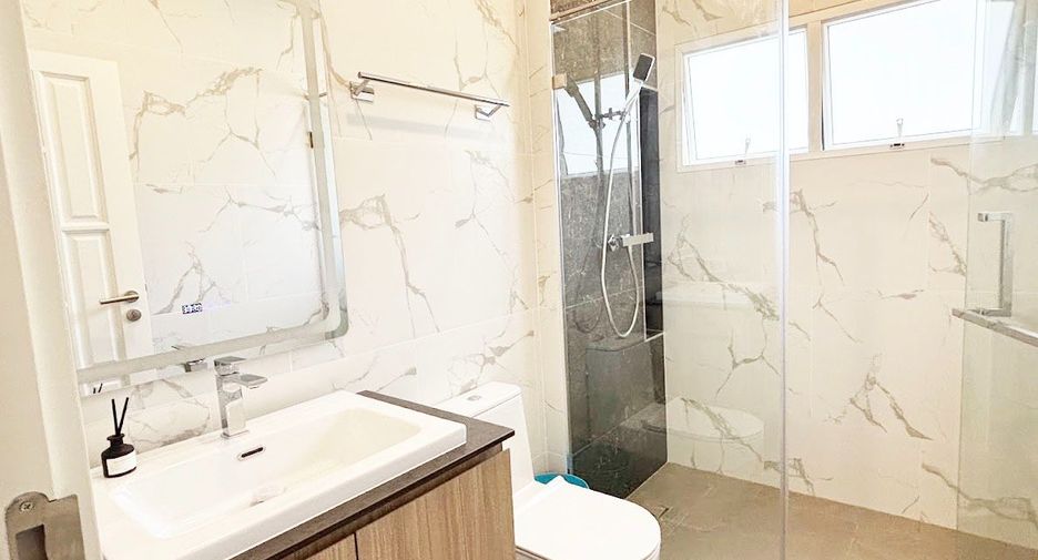 For rent 5 bedrooms villa in Bang Lamung, Chonburi