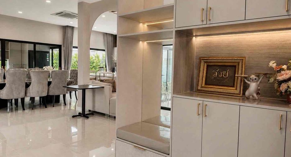 For rent 5 bedrooms villa in Bang Lamung, Chonburi